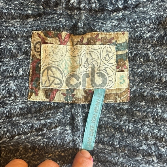 Orb knit sleeveless sweater vest with waist and neck closure cable knit sections - Picture 5 of 7